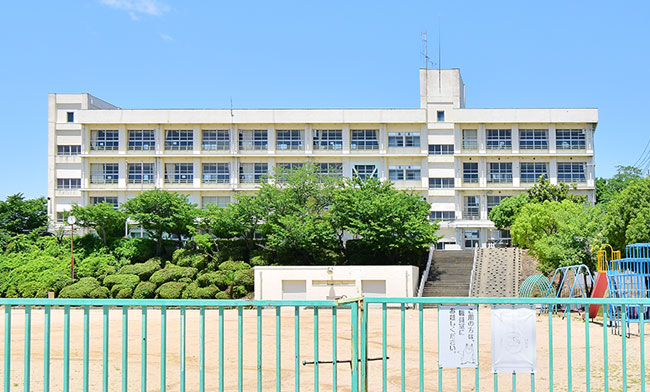 市立高丘西小学校