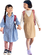 通学する小学生