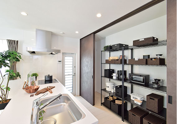 生活感を隠せるキッチン