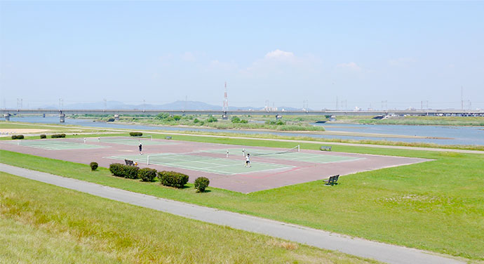 加古川河川敷…歩8分