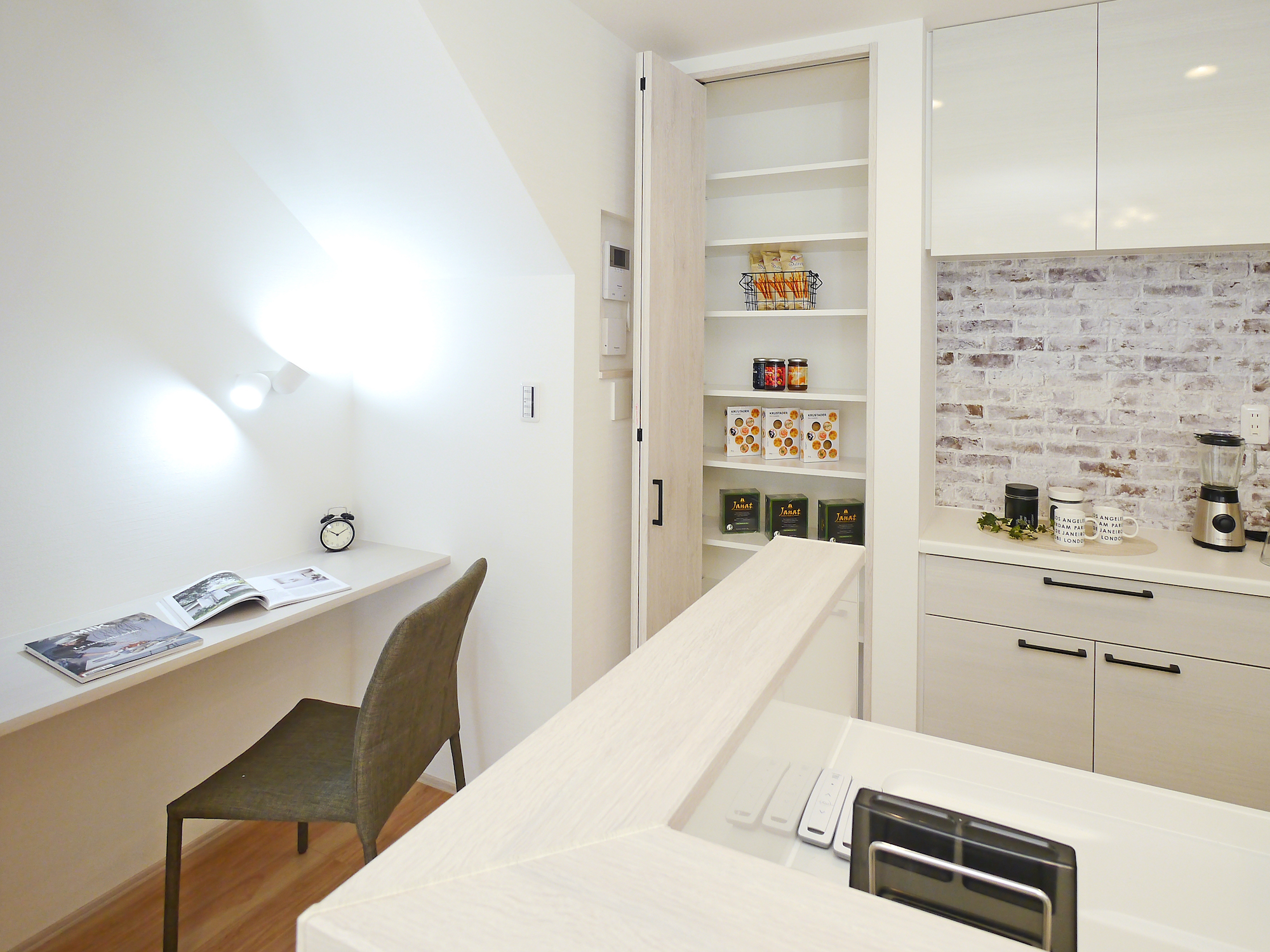 お家でリモートワーク♪テレワークにぴったりの書斎＆ワークスペースの