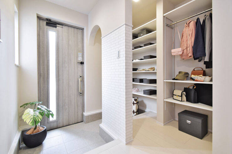 ヤング開発モデルハウスのウォークスルータイプのシューズクローク