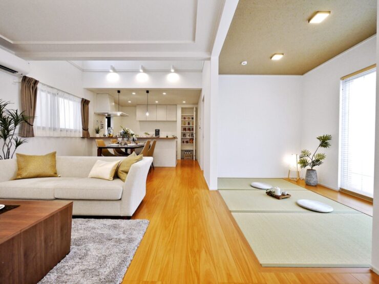 広々と開放的なLDKとひと続きになったフラットタイプの畳コーナー