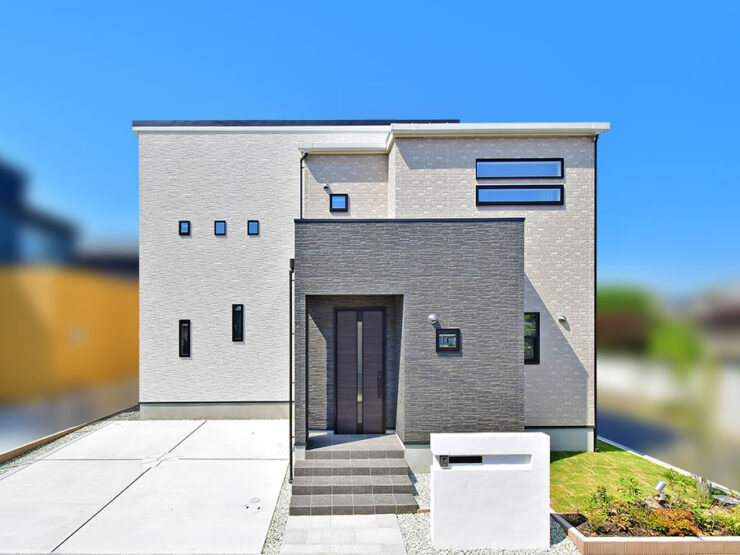 グレーを組み合わせたシンプルモダンな住宅外観