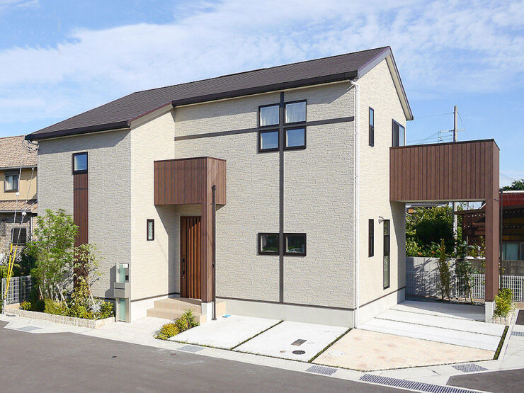 木目とベージュを基調としたナチュラルな住宅外観
